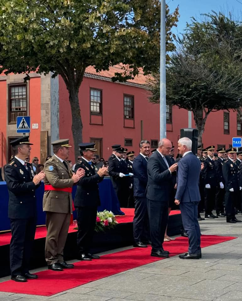 Acto de entrega distintivo